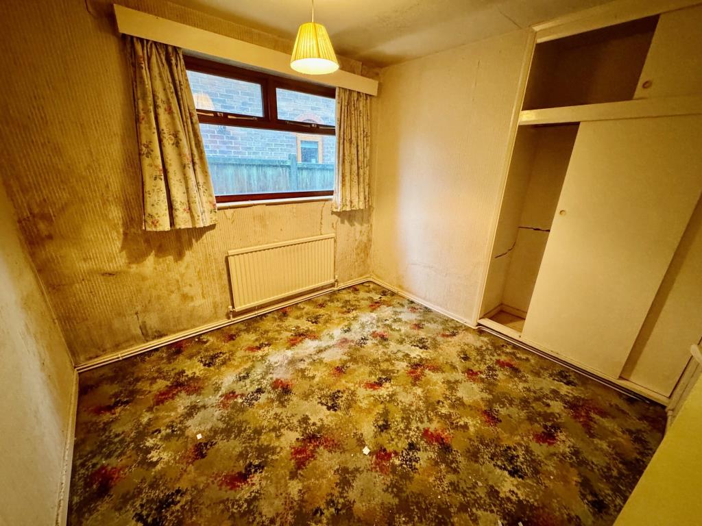 Lot: 164 - DETACHED BUNGALOW WITH GARAGE FOR TOTAL REFURBISHMENT - Bedroom 3